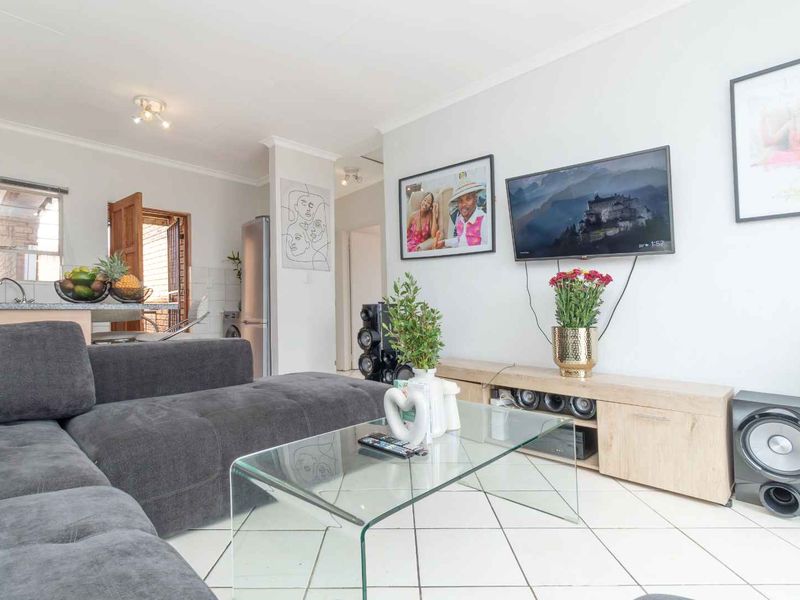 Unwind in Style: Modern 2 bedroom apartment. Mountain Views from Your Private Balcony - Photo 9