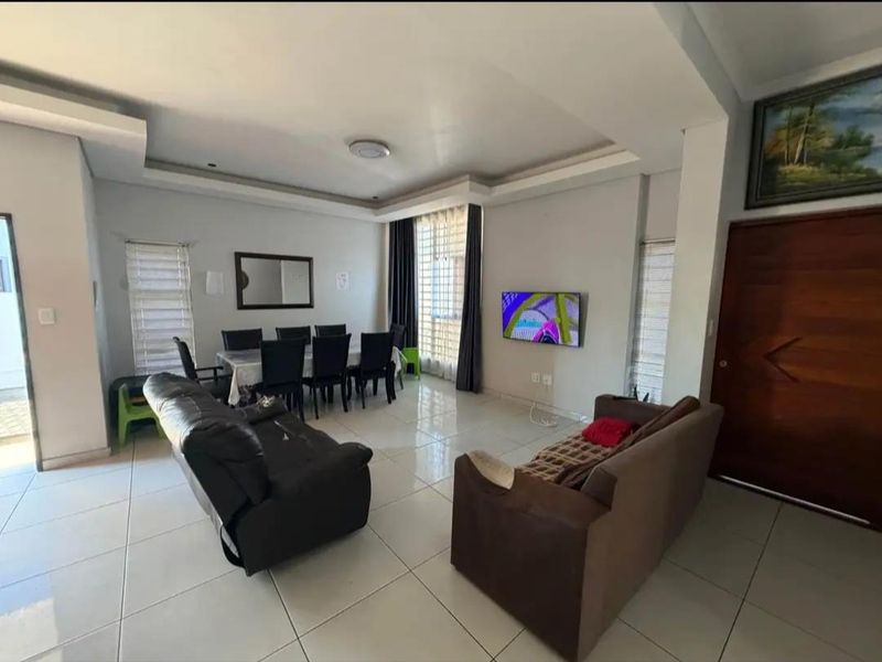 🏡 DOUBLE-STOREY HOUSE FOR SALE | NEW ROCKY CREST, WINDHOEK - Photo 8
