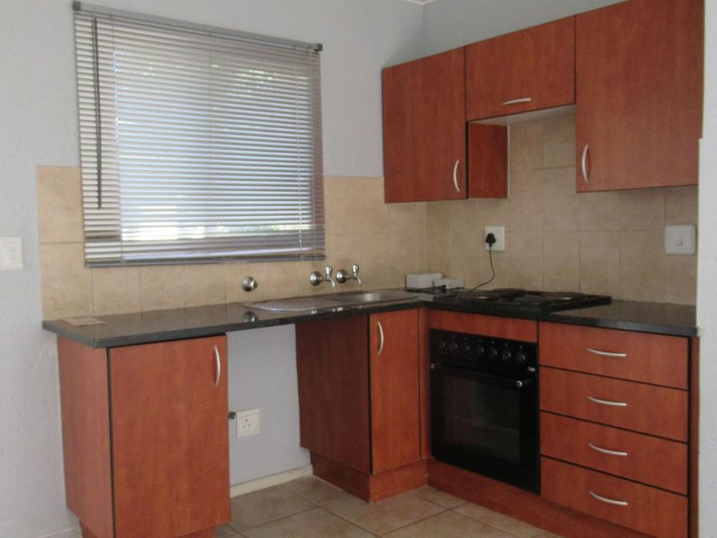 Townhouse For Sale in Boksburg - Photo 6