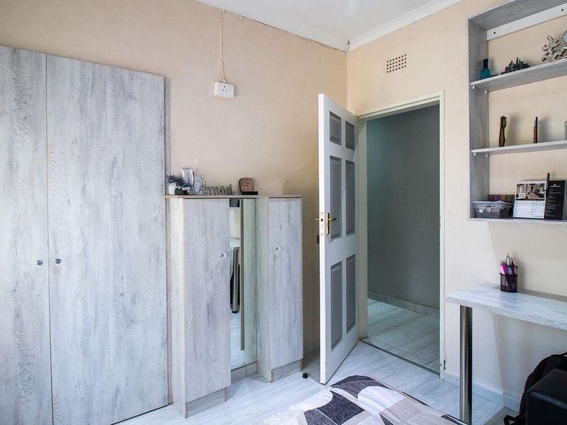 Stunning 4 Bedroom Home in Rynsoord - Photo 8