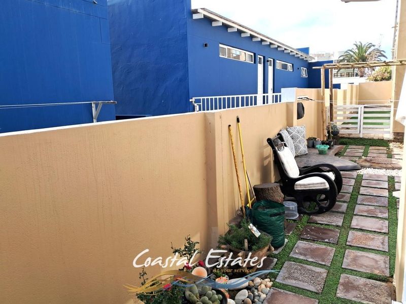Stunning Waterfront Townhouse Just Steps from the Ocean - Photo 10