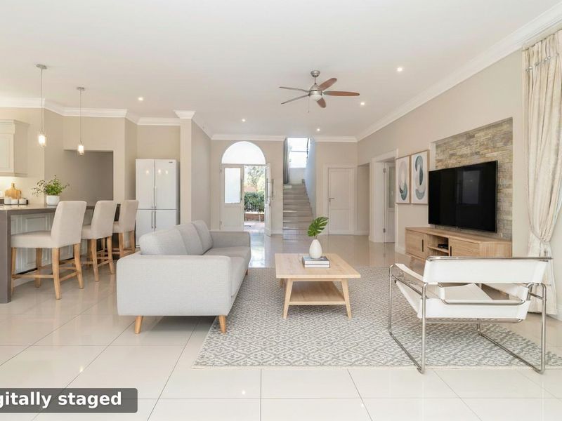 DISTINCTIVELY UNIQUE & CLASSICAL - Photo 3