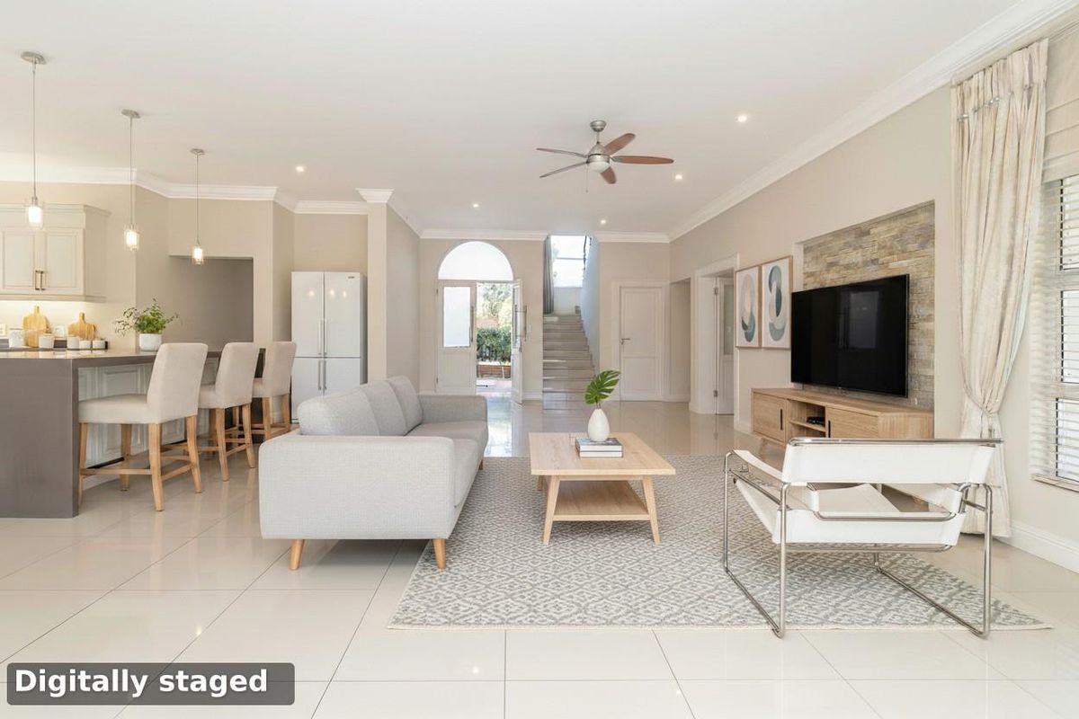 DISTINCTIVELY UNIQUE & CLASSICAL - Photo 3