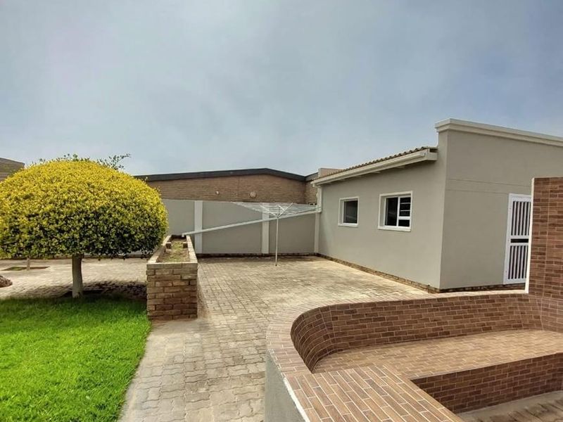 For Sale: Exquisite Home in Hentiesbaai's South Dune - Photo 5