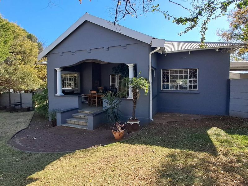 A home with endless potential in Westdene, Bloemfontein - Photo 2