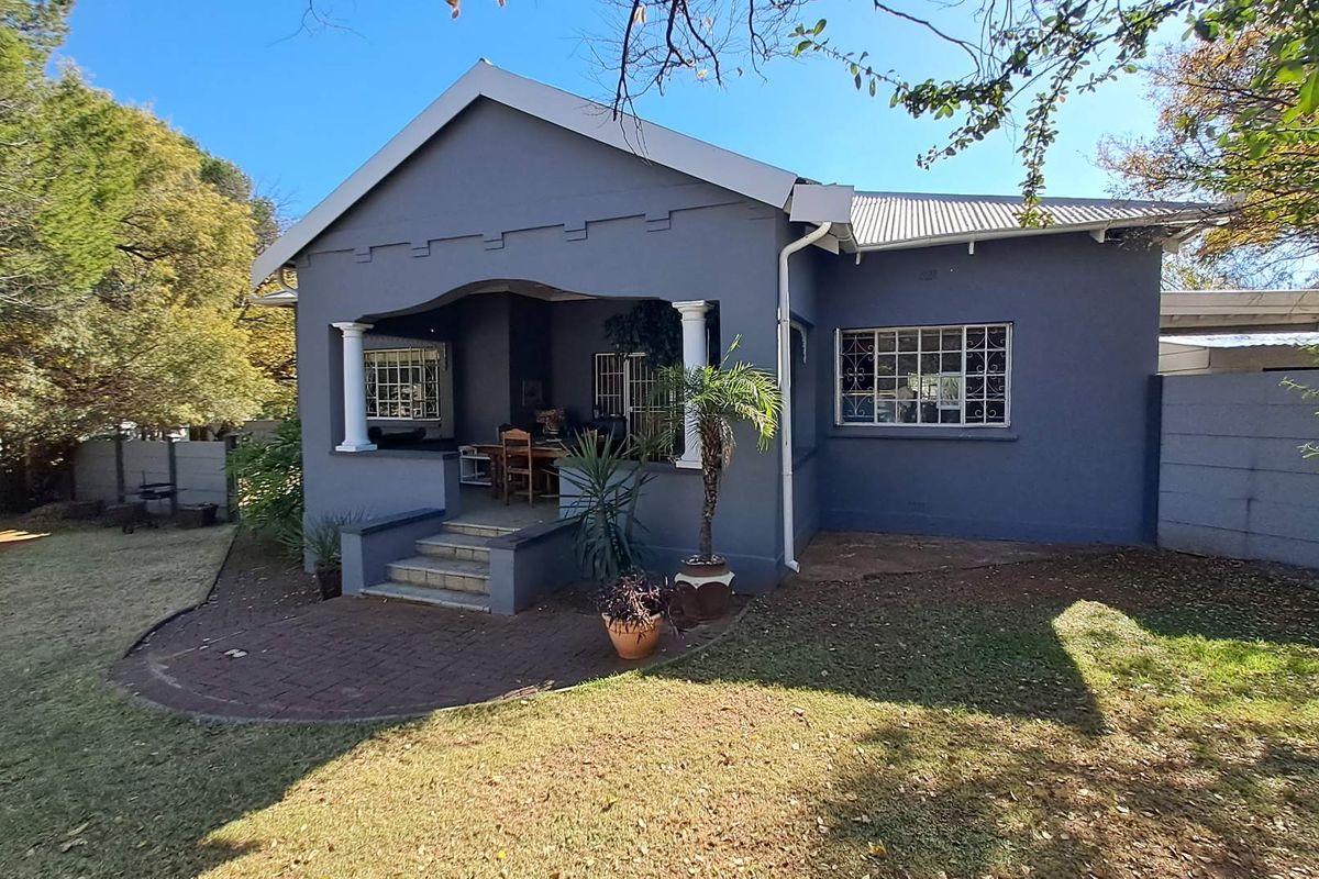 A home with endless potential in Westdene, Bloemfontein - Photo 2