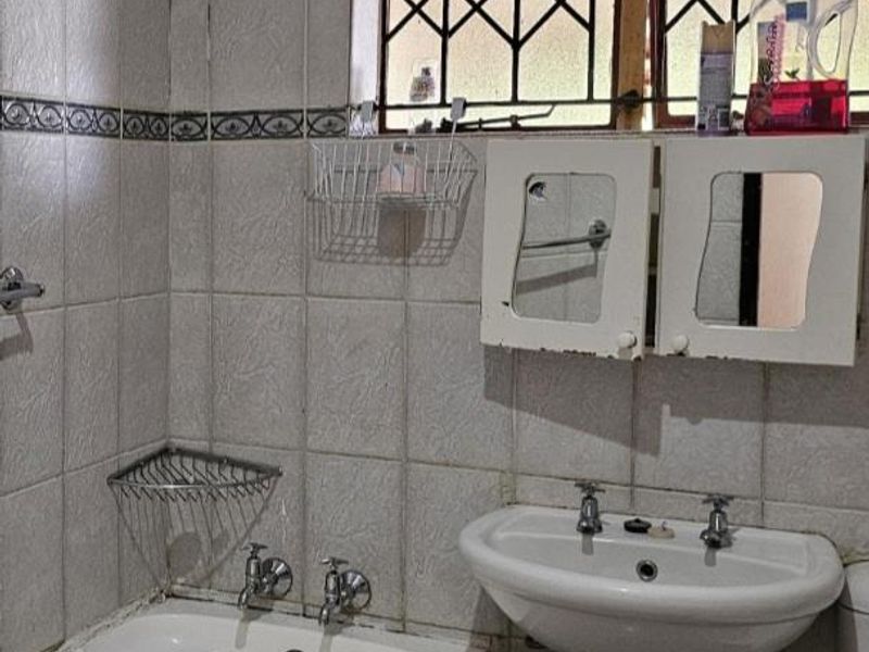 Enormous property for sale. - Photo 8