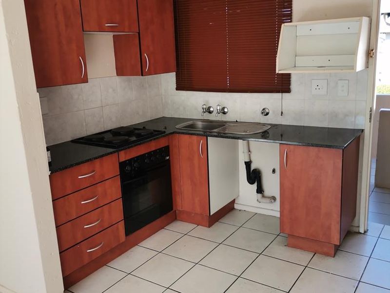 Bachelor Apartment for Sale in ParkView Apartments Boksburg - Photo 3