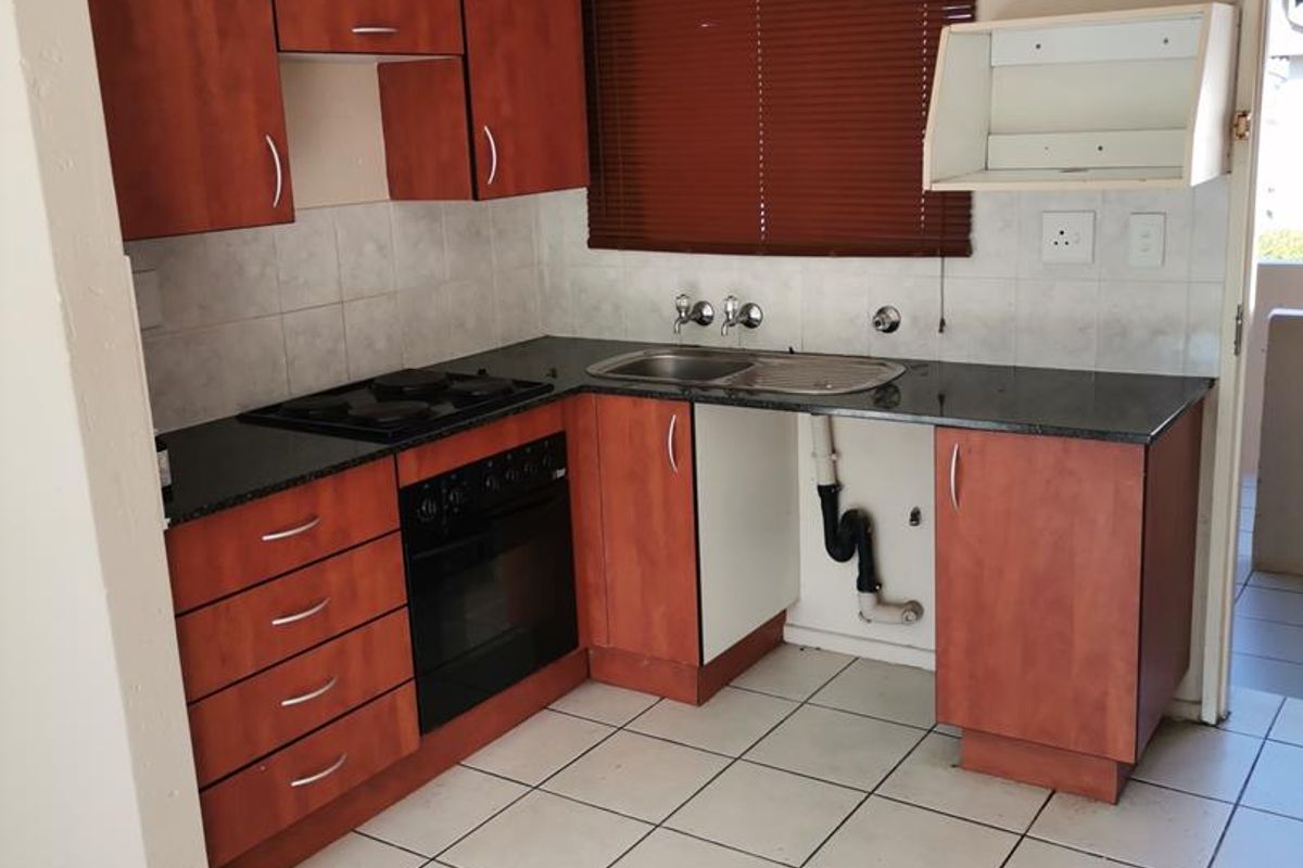 Bachelor Apartment for Sale in ParkView Apartments Boksburg - Photo 3