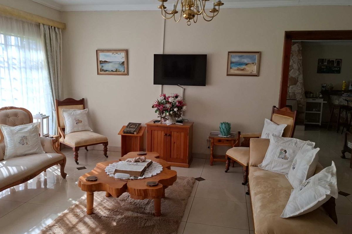 Beautiful Home for the Larger Family - Photo 3