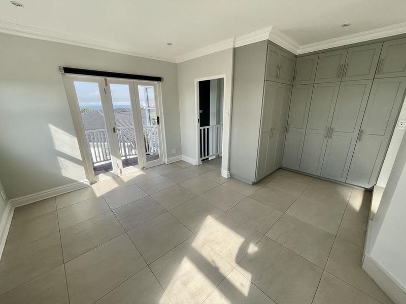 Hendra - Stylish Renovated Duplex in Secure Ilala Ridge Estate | Splash Pool, Study & Triple Garage - Photo 5