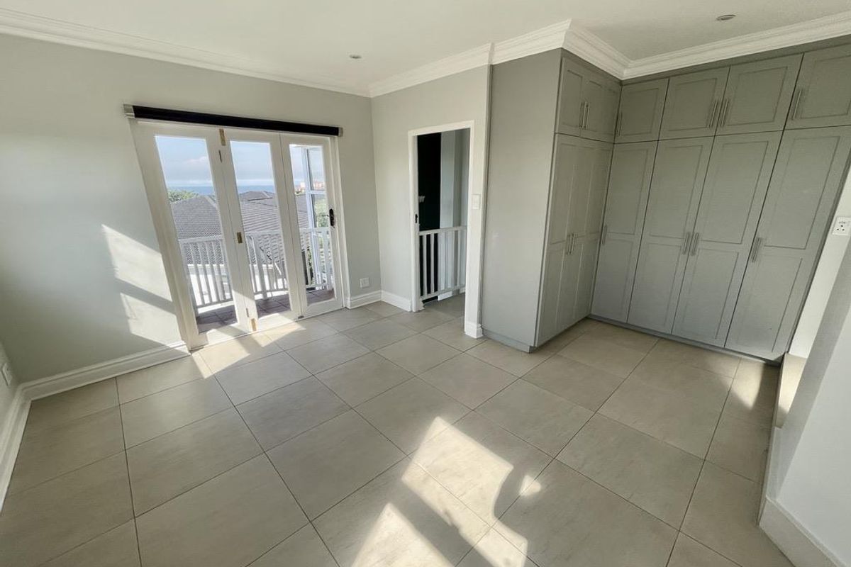 Hendra - Stylish Renovated Duplex in Secure Ilala Ridge Estate | Splash Pool, Study & Triple Garage - Photo 5