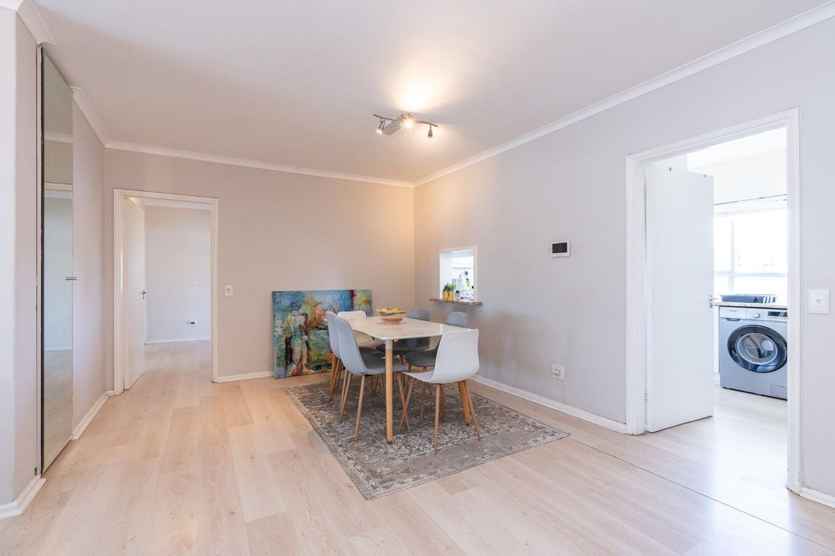 Spacious 3 bedroom Sea Point - Photo 4
