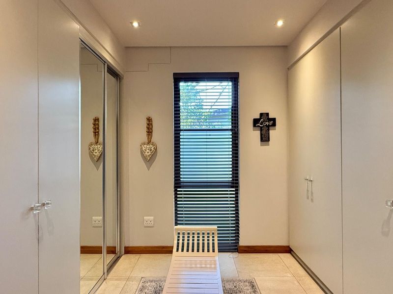 Stunning Family Home - Photo 9