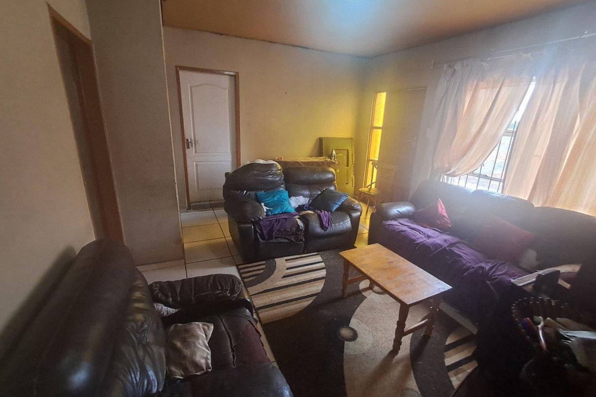2 Bedroom House In A Busy Main Road - Photo 4