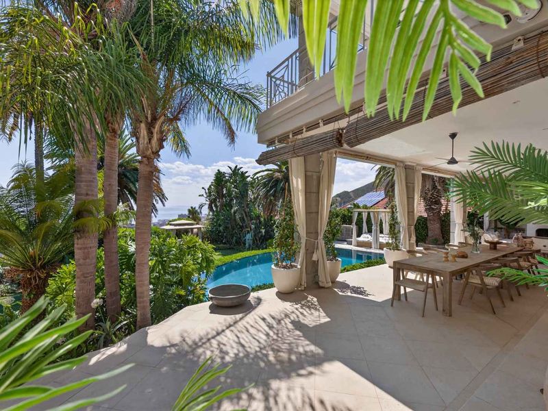 Classic Home with a modern twist,  Entertainers Dream - Photo 10