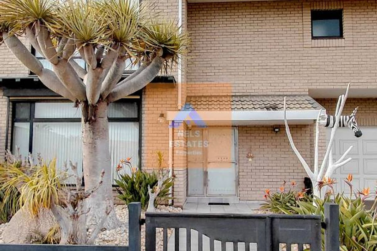 Luxurious Mansion For Sale in Kramersdorf, Swakopmund - Photo 2