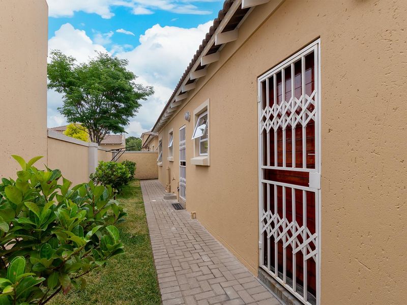 Modern, Move-In Ready 3 Bedroom Home in a Secure Estate in Pomona - Photo 7