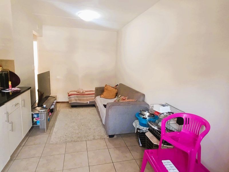 1-Bedroom Ground Floor Unit in a Lifestyle Security Complex - Photo 3