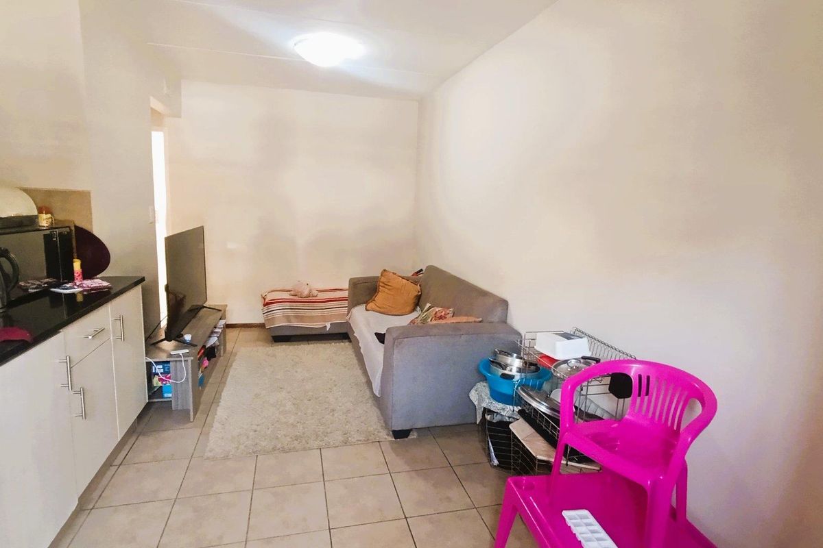 1-Bedroom Ground Floor Unit in a Lifestyle Security Complex - Photo 3