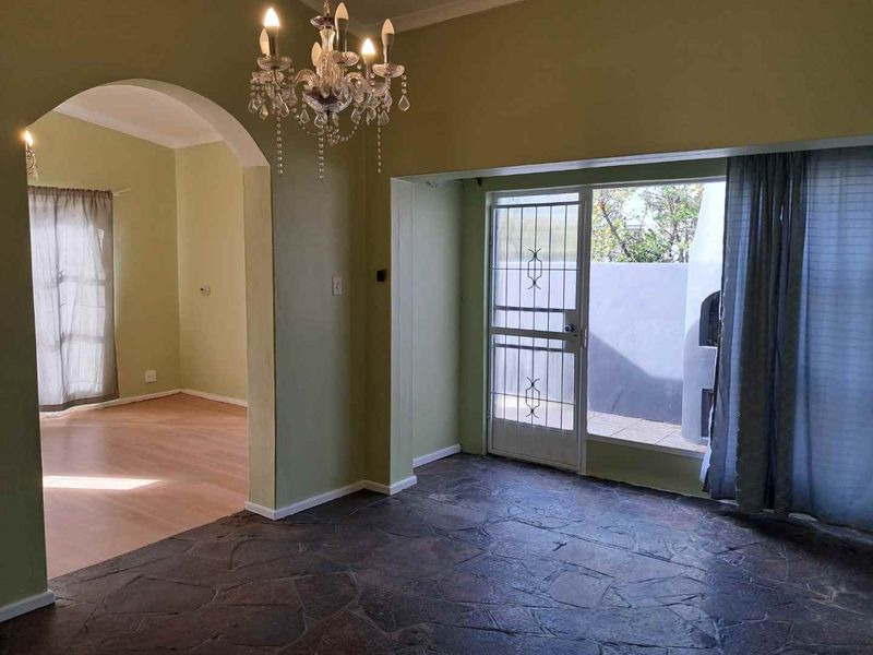 Absolute Gem in sought-after neighborhood walking distance to all amenities - Photo 7