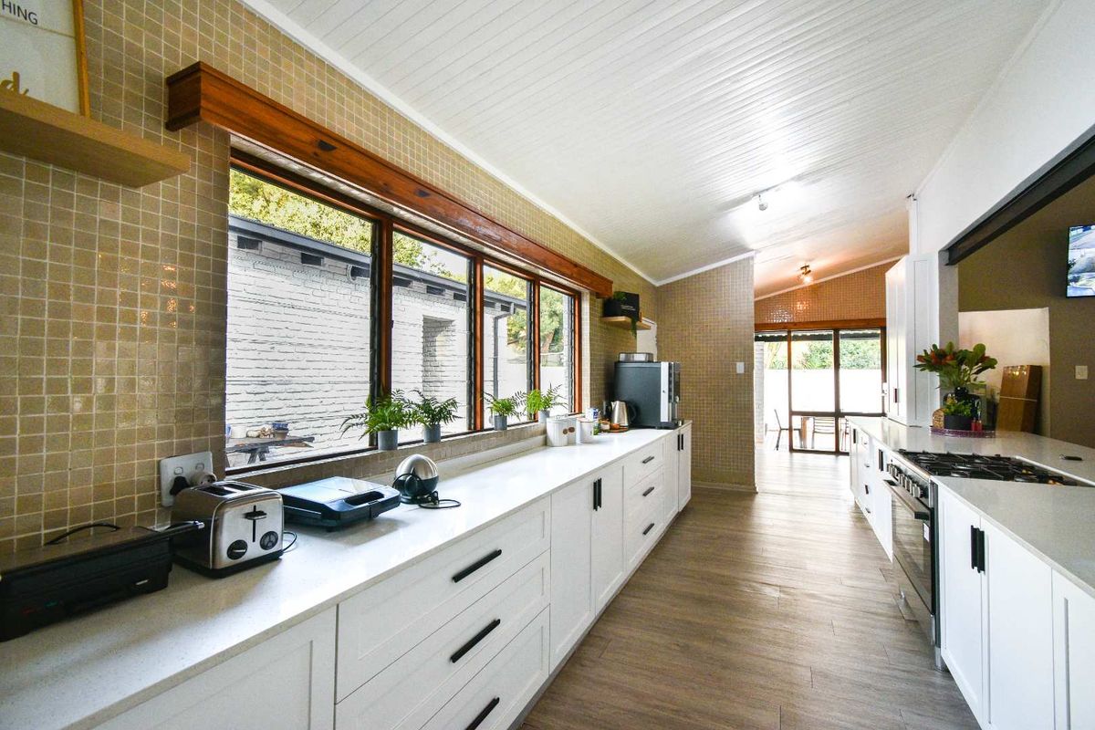 Full-Title home with loads of upgrades and plenty to offer - Murrayfield (Boomed-off security area) - Photo 5