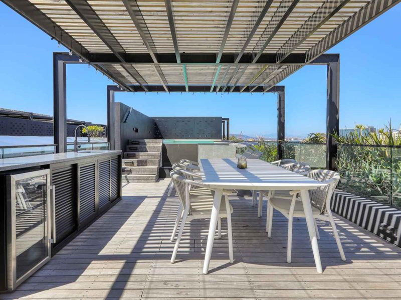 LUXURY PENTHOUSE: PRIVATE ROOFTOP POOL TERRACE & PANORAMIC TABLE MOUNTAIN VIEWS - Photo 3