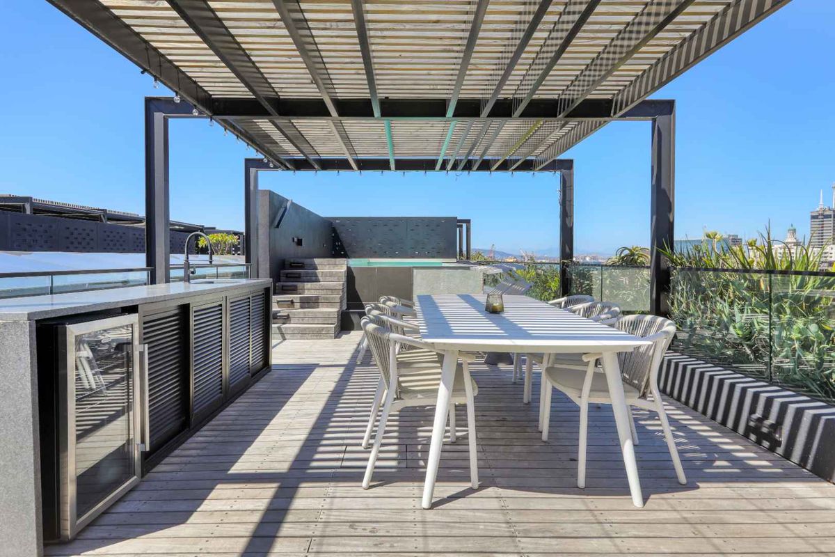 LUXURY PENTHOUSE: PRIVATE ROOFTOP POOL TERRACE & PANORAMIC TABLE MOUNTAIN VIEWS - Photo 3