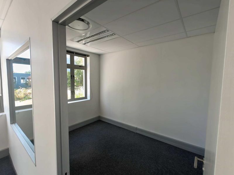 Work, Meet & Unwind — Office with Private Outdoor Terrace - Photo 10