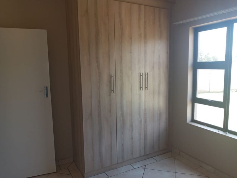 Three bedroom townhouse in Private Estate Kookrus Meyerton Gauteng - Photo 2