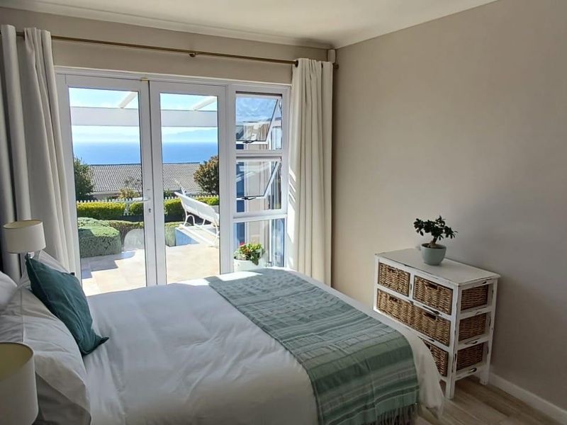 Spacious 3-Bedroom Home in Simons Town - Photo 9