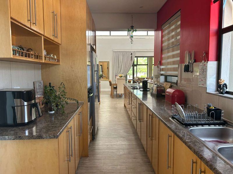 Modern 3-Bedroom Home in Peaceful Omeya Golf Estate - Photo 10