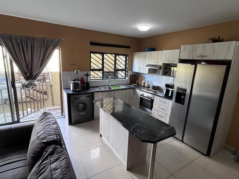 3 Bedrooms Townhouse For Sale In Otjomuise - Photo 2