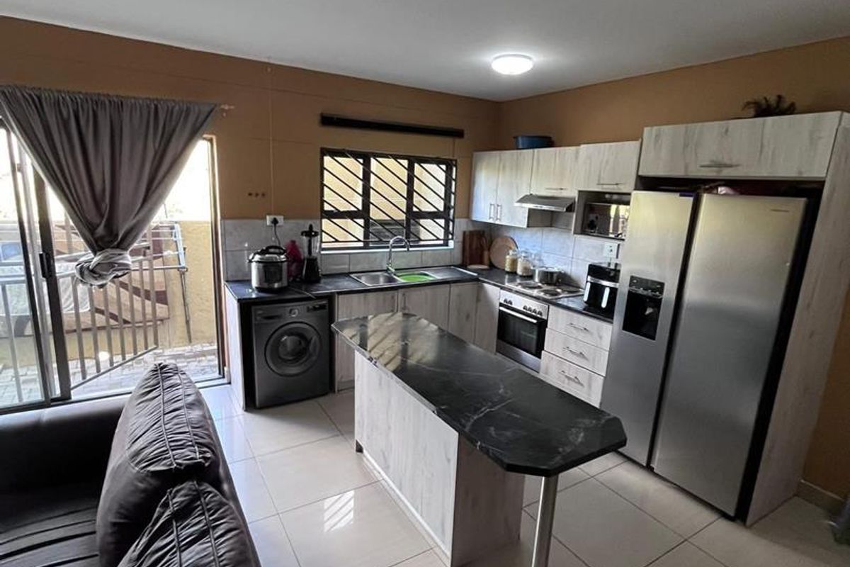 3 Bedrooms Townhouse For Sale In Otjomuise - Photo 2