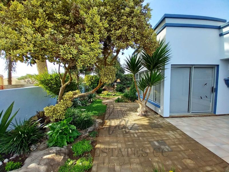 Extravagant House in the Heart of Hentiesbay, Walking Distance From Town - Photo 2