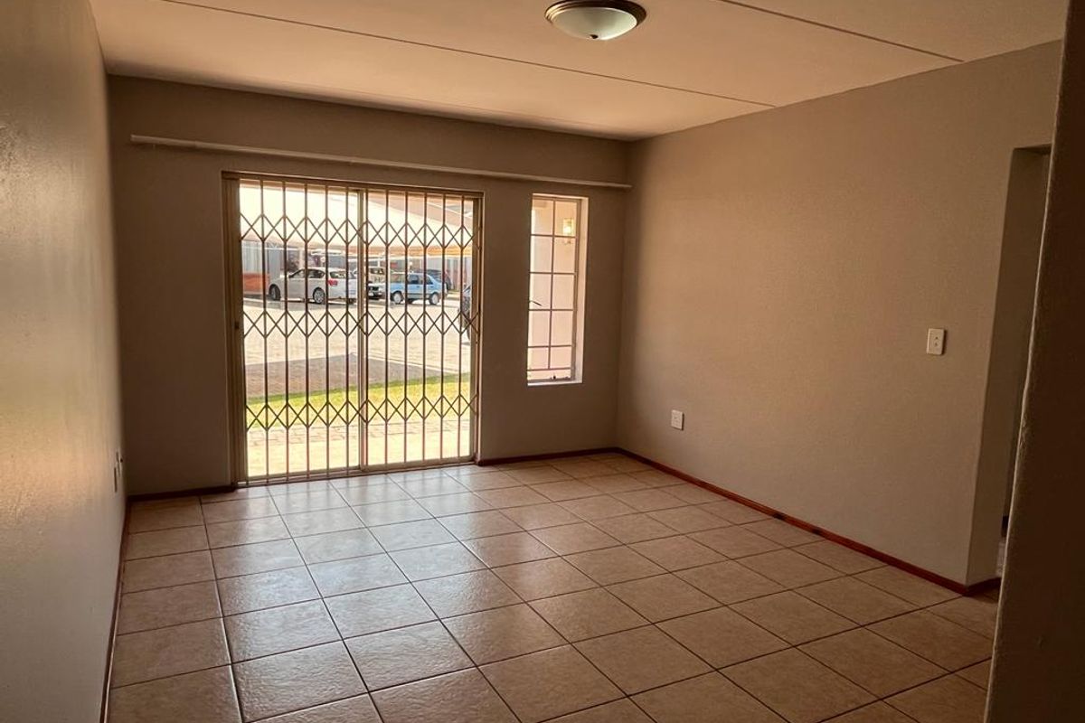 Sunny ground floor unit for sale in Elwood Complex, Rynfield - Photo 3