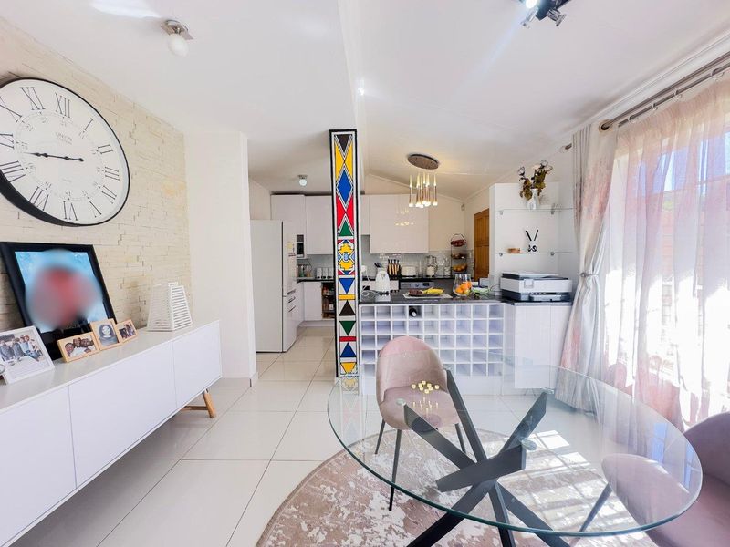 3 Bedroom Duplex with Private Garden - Photo 8