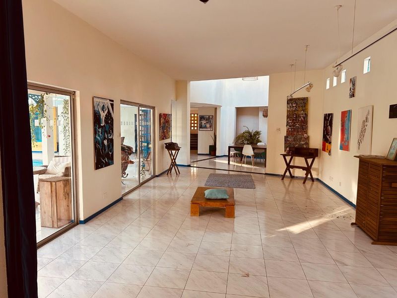 Unique Architect-Designed Contemporary Villa with Private Pool in Prime Pereybere Location - Photo 5