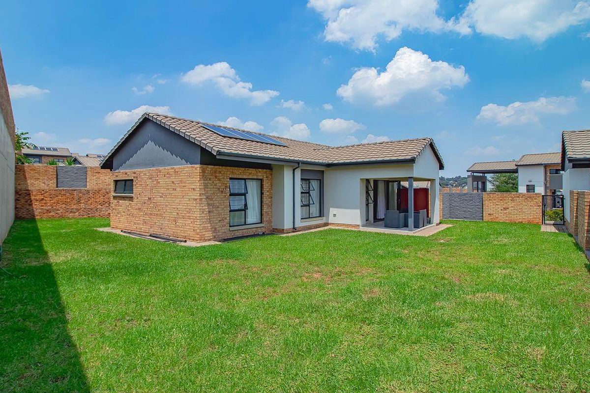 Family home in the Maddison - Photo 2