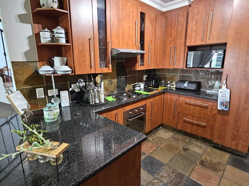 NEAT 2 BEDROOM TOWNHOUSE IN MELODIE - Photo 9