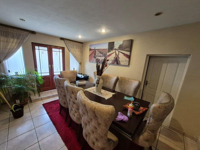 Property #2479329, House For Sale in Rietvalleirand
