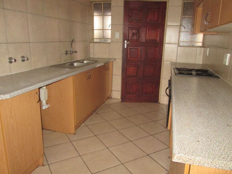 2 BEDROOM FLAT TO RENT IN WOLMER - Photo 6