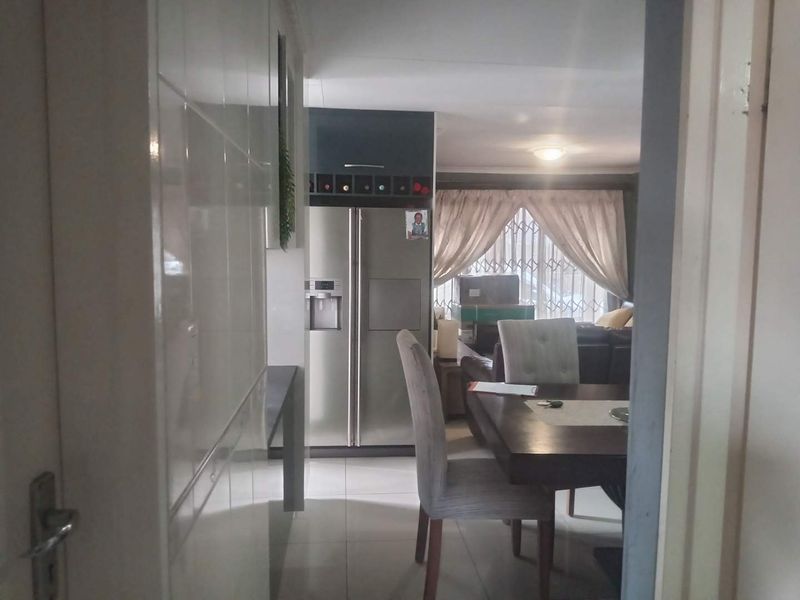 THREE BEDROOM HOUSE TO RENT IN WINDMILL PARK EXT 12 - Photo 7