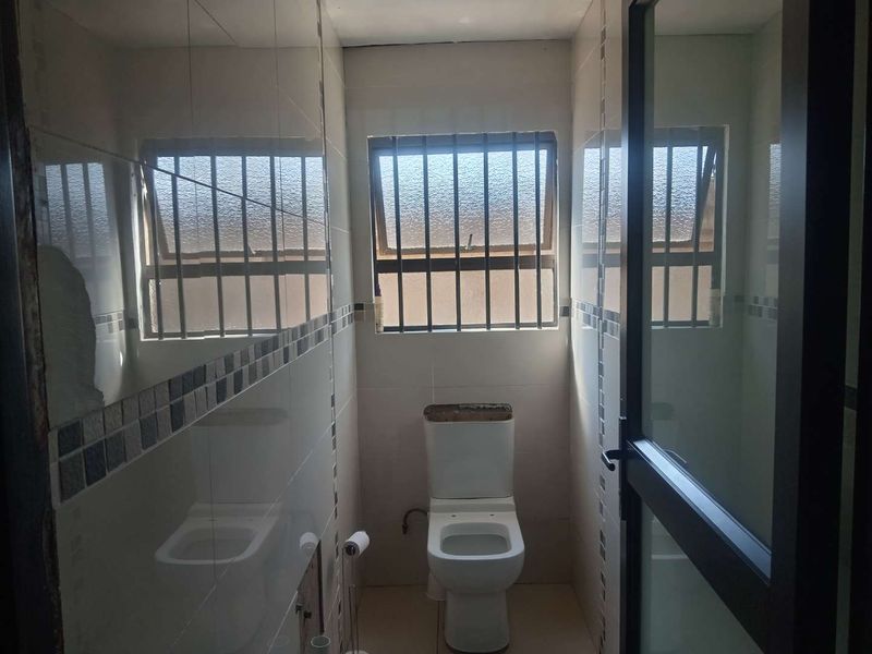 COTTAGE TO RENT IN KLIPPOORTJE,GERMISTON - Photo 10