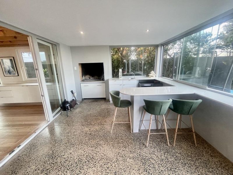 Hendra - Spectacular 4-Bedroom Coastal Home With Panoramic Sea Views - Photo 4