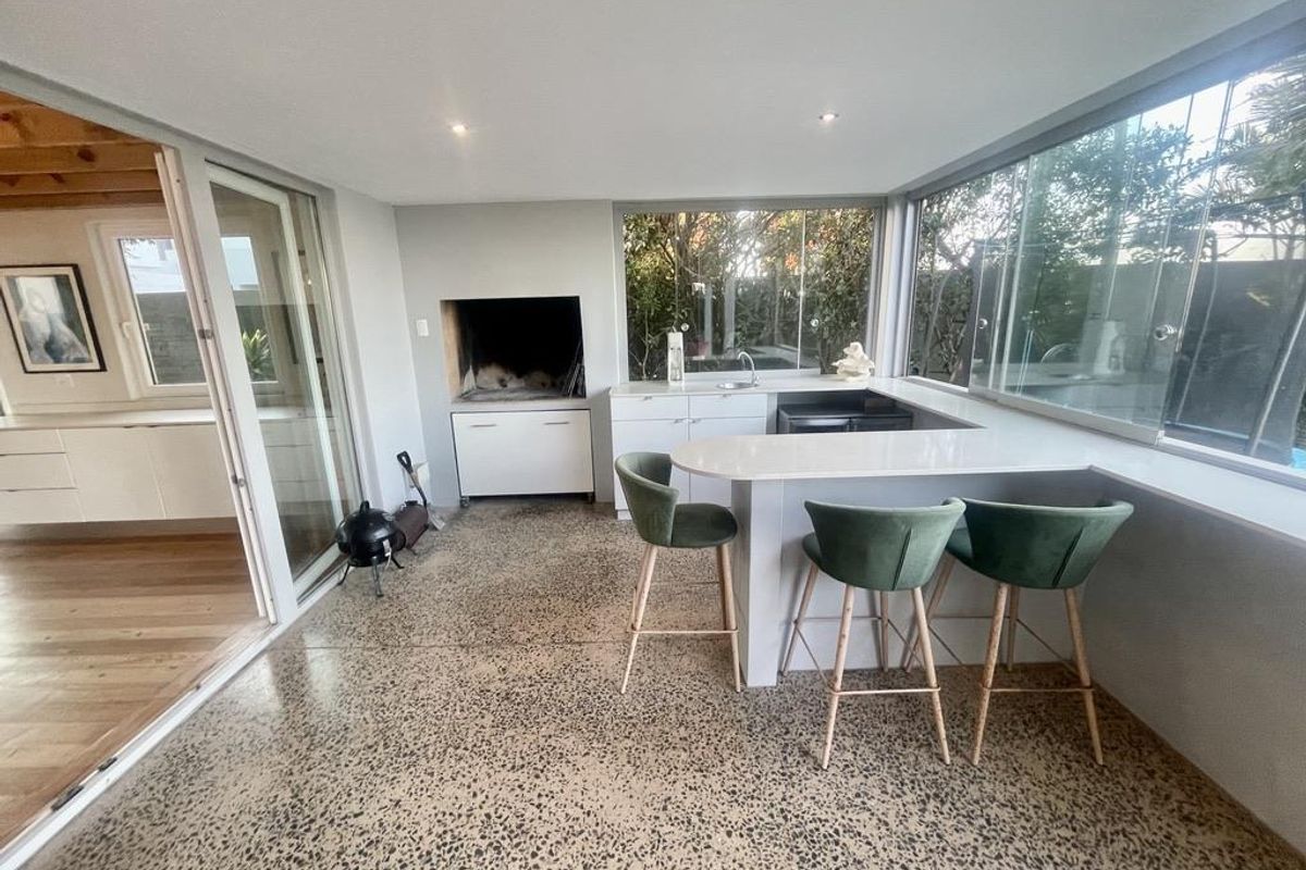 Hendra - Spectacular 4-Bedroom Coastal Home With Panoramic Sea Views - Photo 4