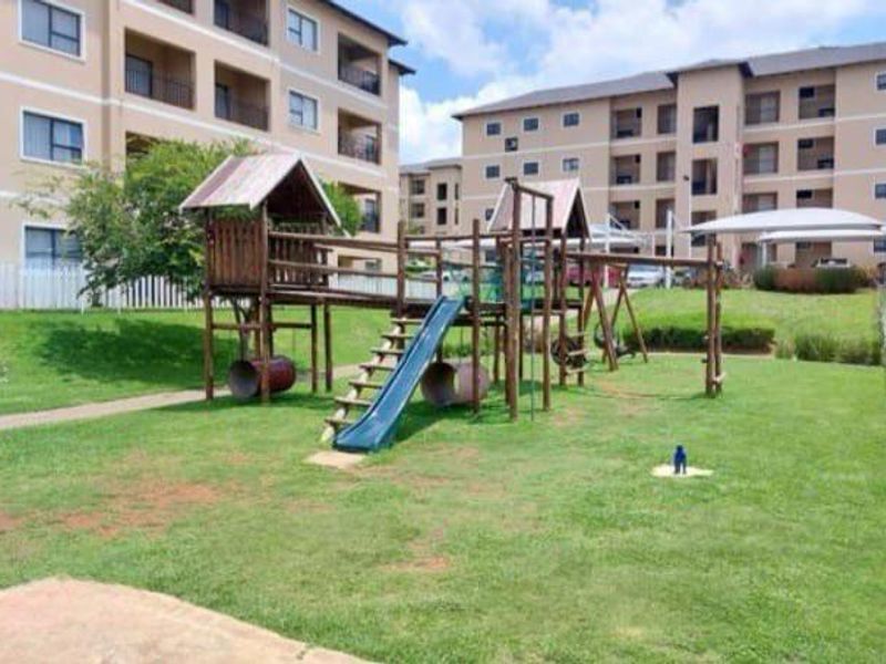 1 Bedroom Apartment in Royal Reef West - Photo 3