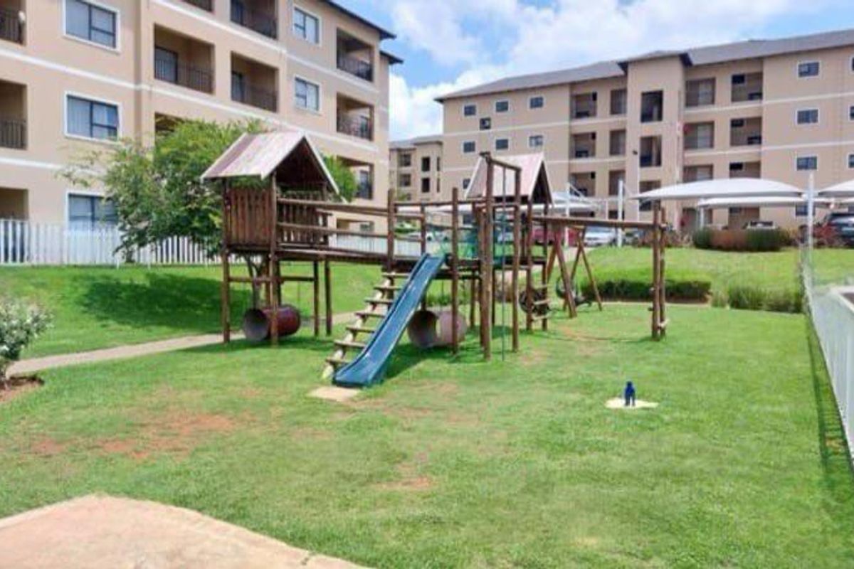 1 Bedroom Apartment in Royal Reef West - Photo 3