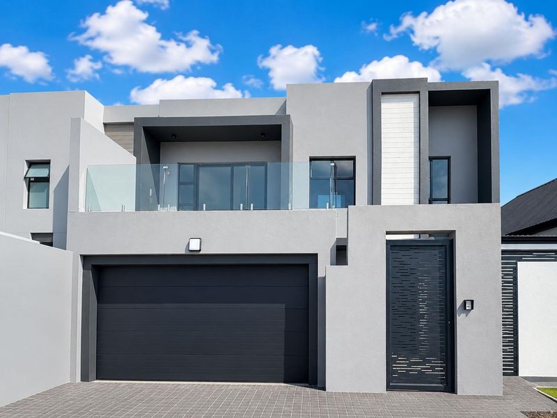 Brand new modern family home - Photo 2