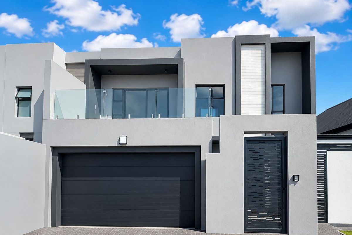 Brand new modern family home - Photo 2
